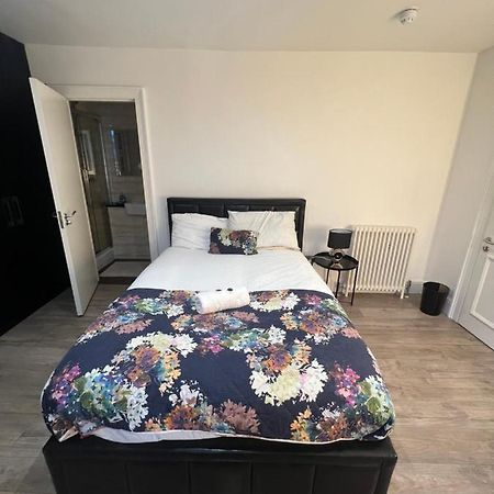 Luxury Double Room W/ Private Bathroom Единбург Екстериор снимка