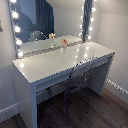 Luxury Double Room W/ Private Bathroom Единбург Екстериор снимка
