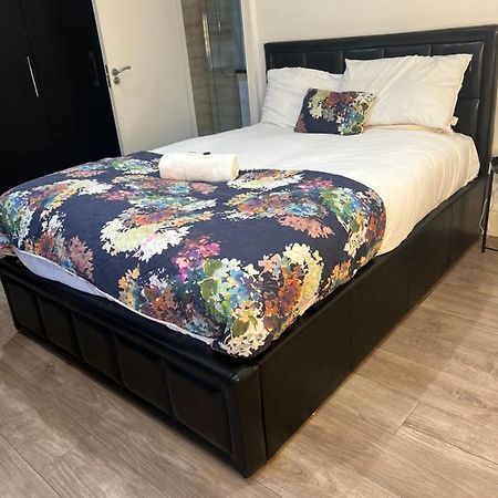 Luxury Double Room W/ Private Bathroom Единбург Екстериор снимка