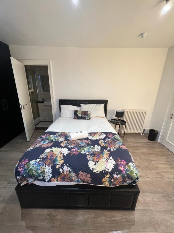 Luxury Double Room W/ Private Bathroom Единбург Екстериор снимка