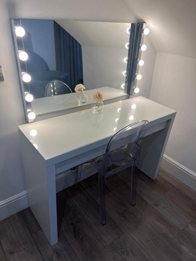 Luxury Double Room W/ Private Bathroom Единбург Екстериор снимка